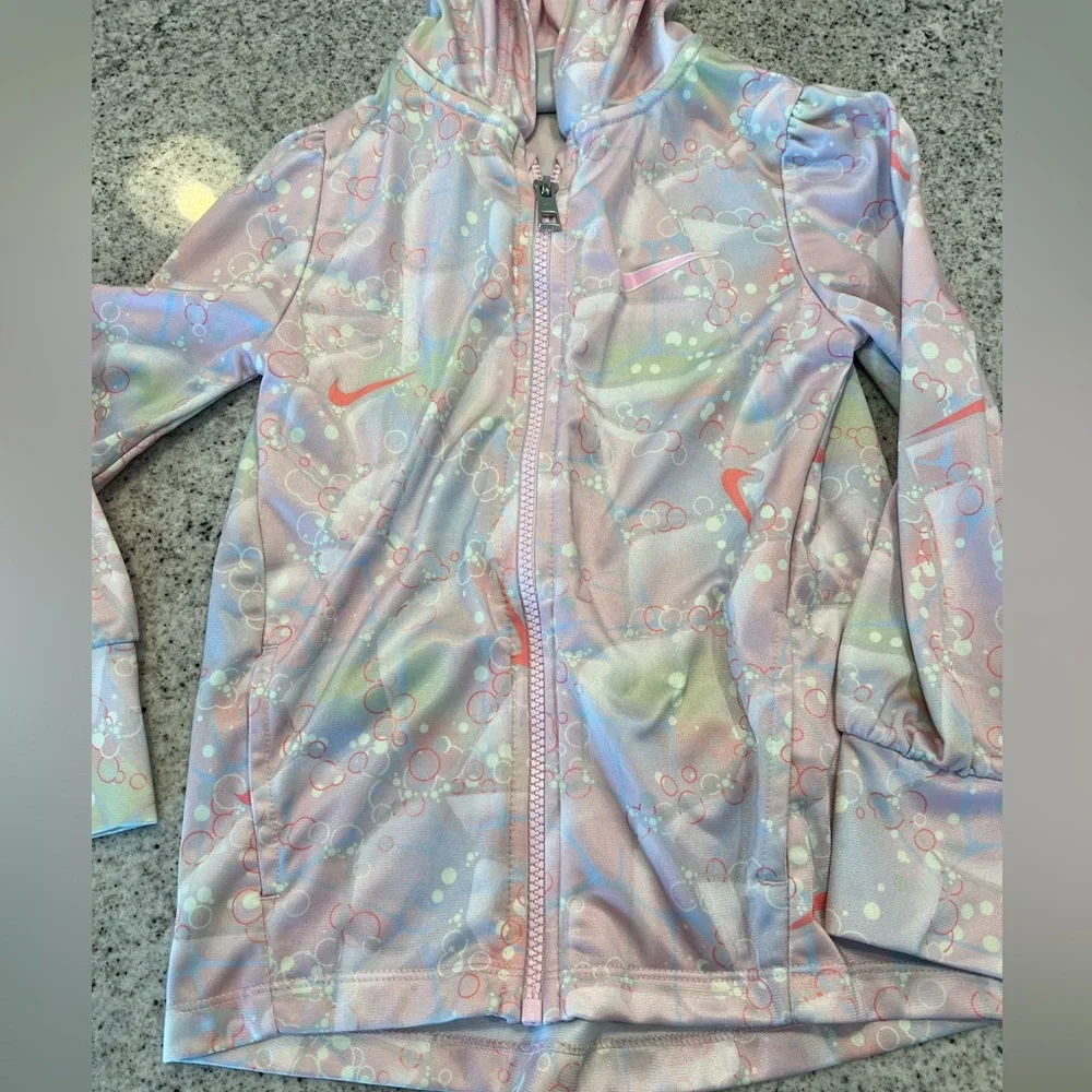 Nike Outfit Girl 4 - Picture 2 of 8